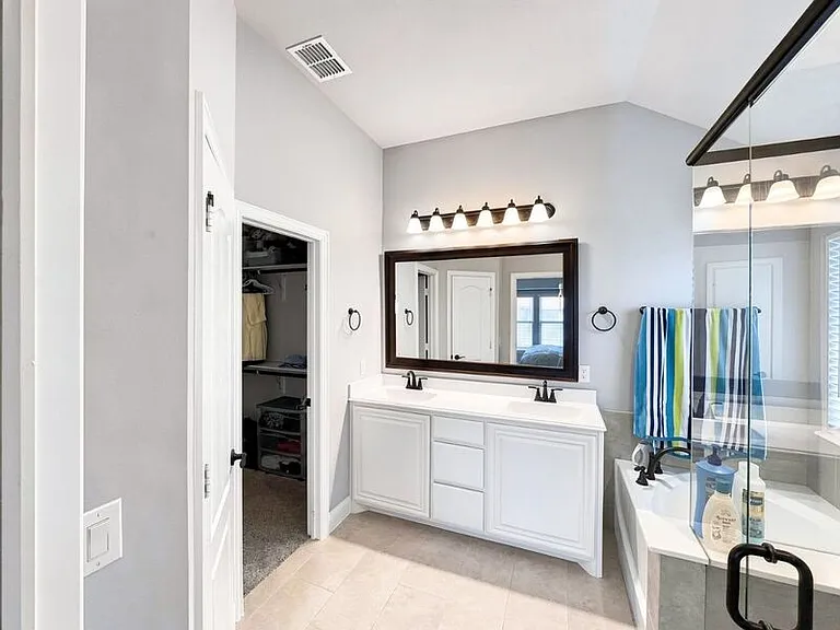 9117 Amistad Ln — Photo 4