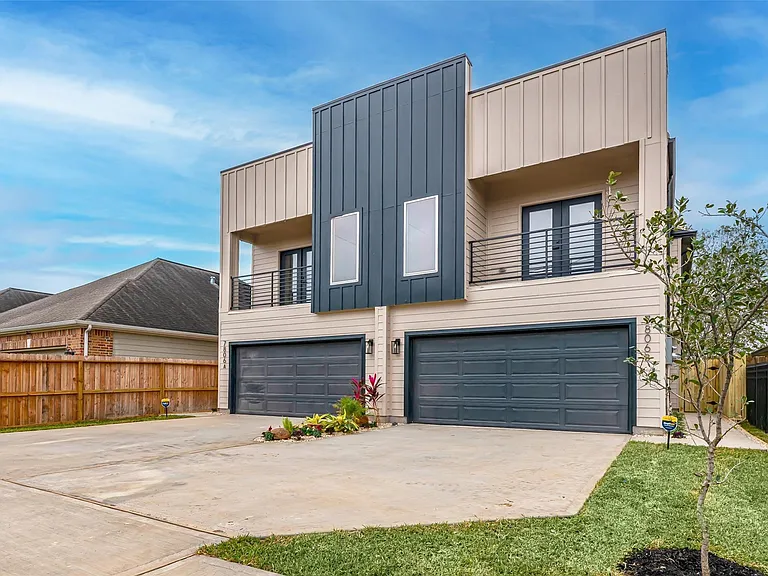 7806 Comal St #B — Photo 1