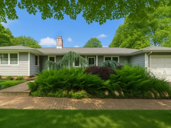 61 Pennsylvania Avenue, Medford, NY 11763