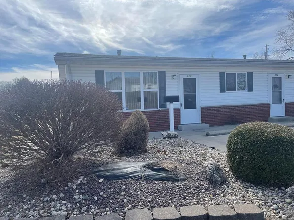 110 N 14th St, Wood River, IL 62095