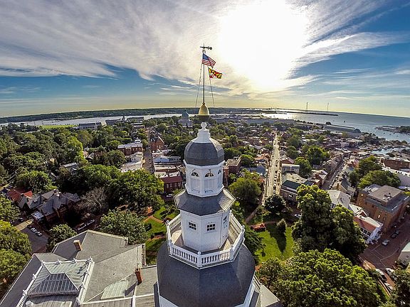 One simply cannot begin to imagine what it might be like to live in a significant colonial seaport without paying homage to the magical place itself. George Washington met in this building prior to the Revolutionary War.