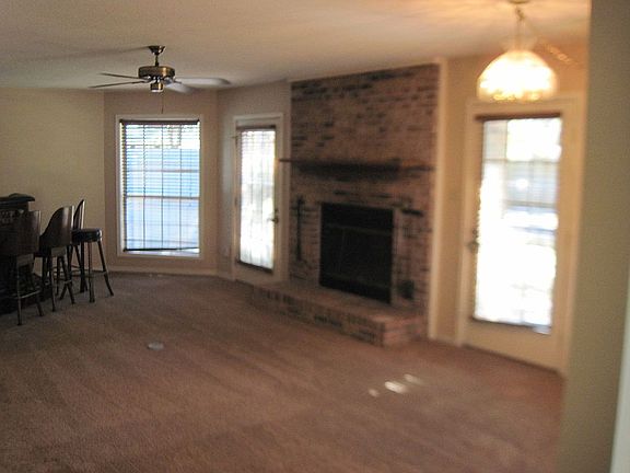 5th image of 849 Holbrook Cir