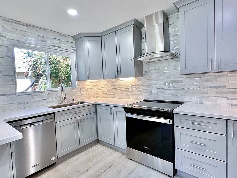 655 Mariposa Ave — Photo 24