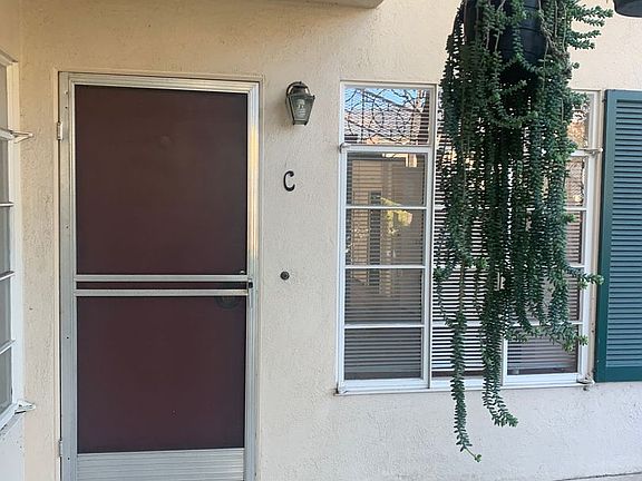 4th image of 1711 De La Vina St Unit C