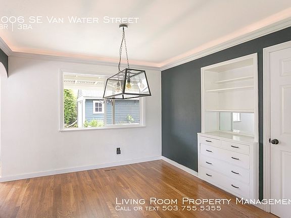 4th image of 3006 SE Van Water St