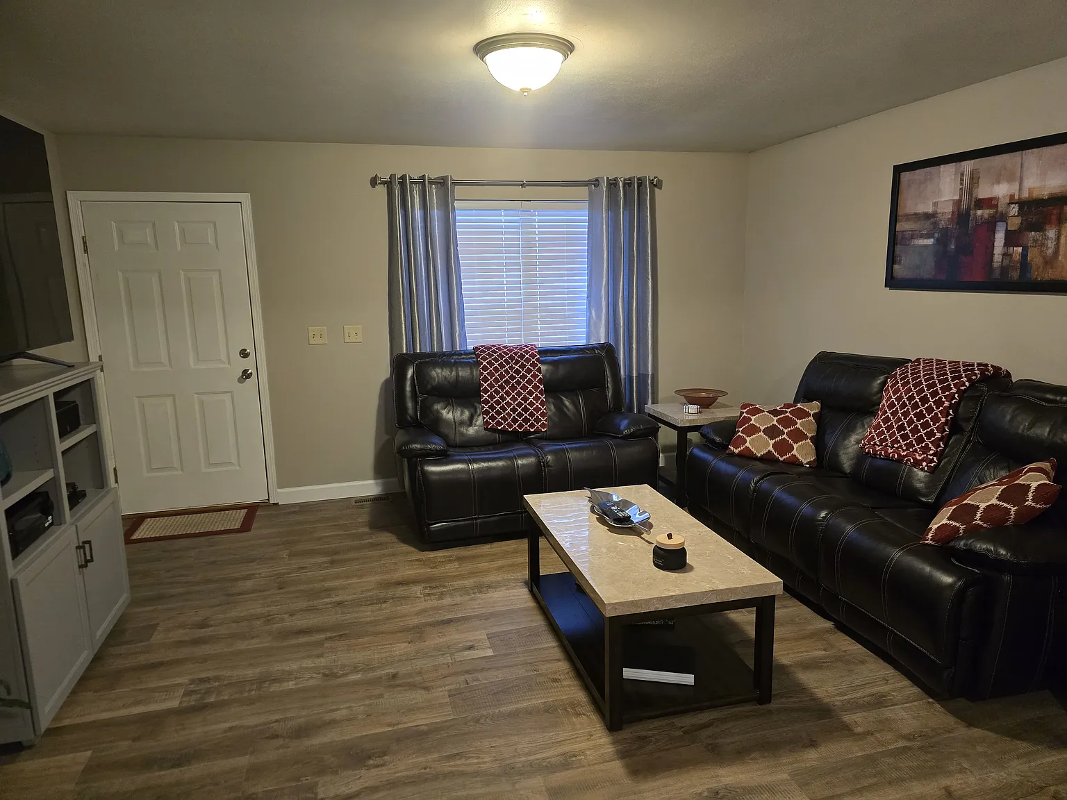 3 bed, 1080 sqft, $1,950 — Photo 3