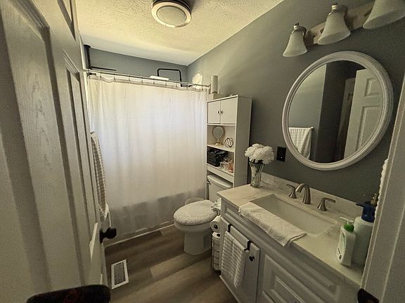 4th image of 794 Robinhood Dr