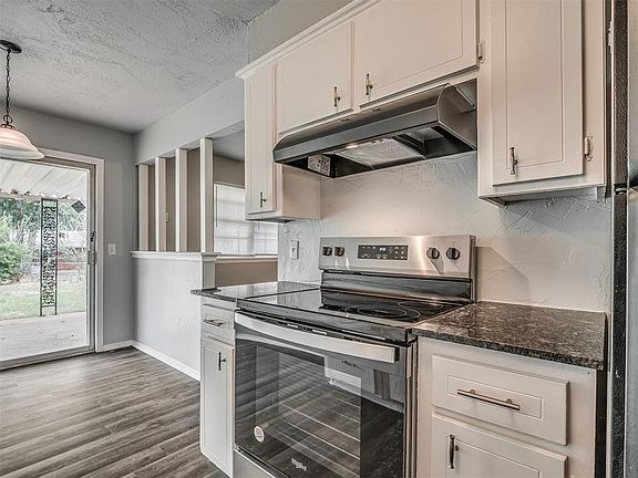 3rd image of 207 E Bass Ave