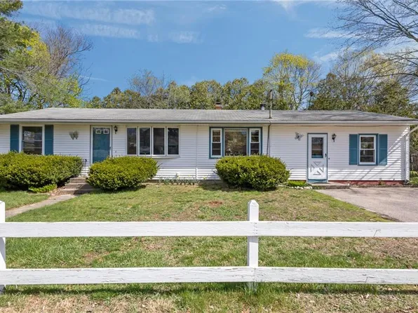 3 Leader St, Coventry, RI 02816