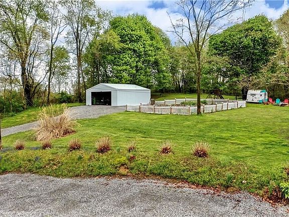 2nd image of 203 Sunset Dr