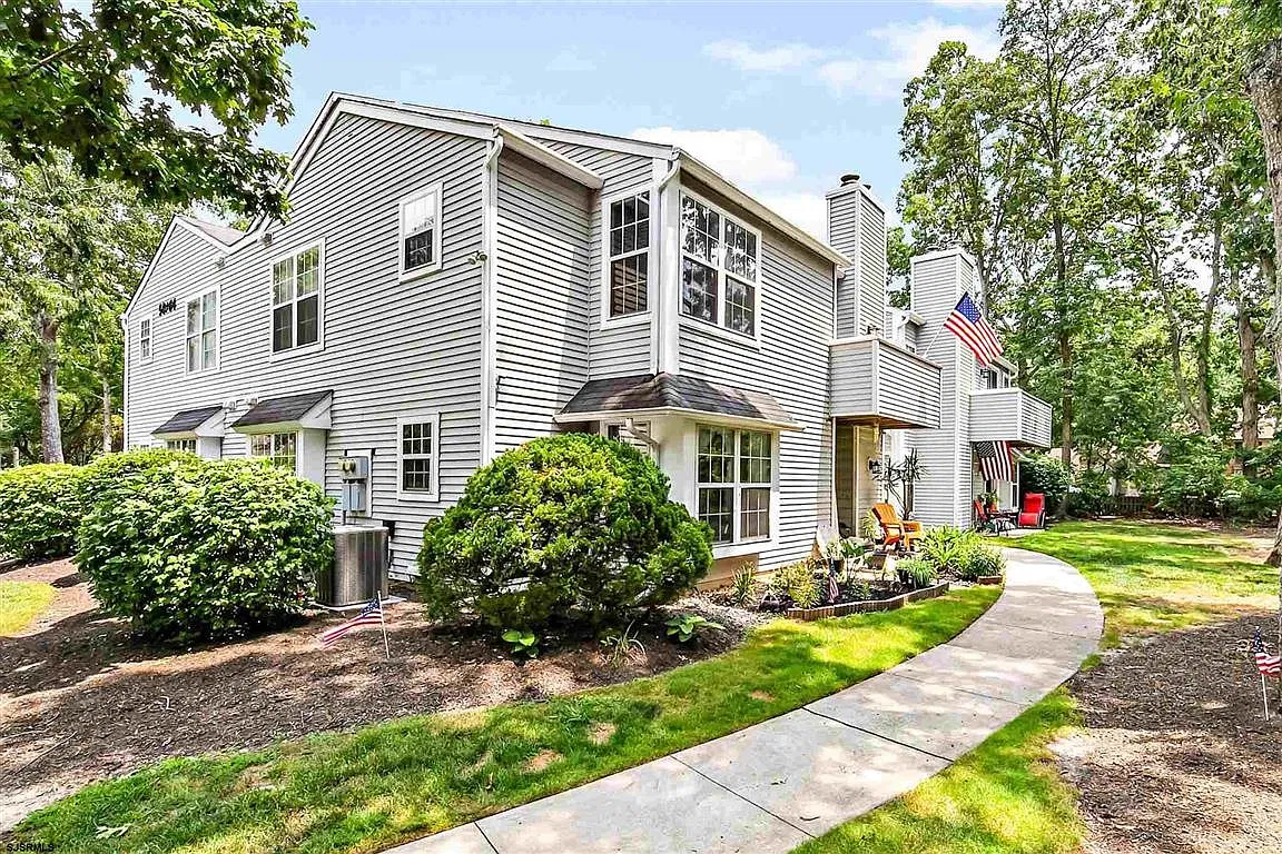 2 bed, 824 sqft, $2,290 — Photo 3