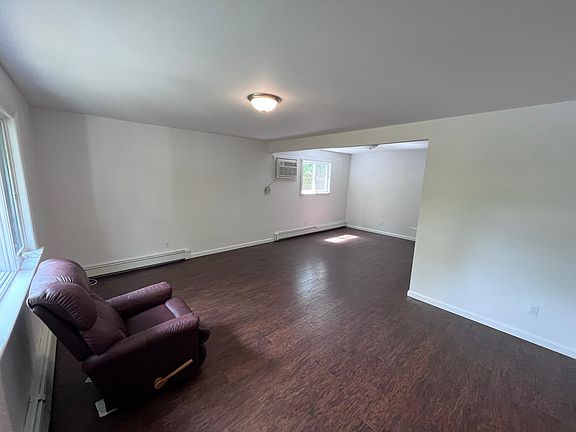4th image of 208 W Main St Floor 1