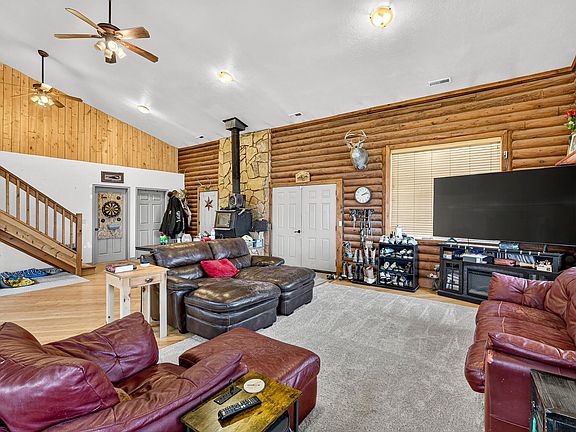 5th image of 1758 N Foothill Dr
