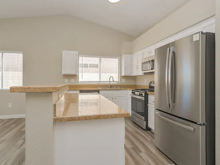 1100 Sport Of Kings Ave — Photo 7