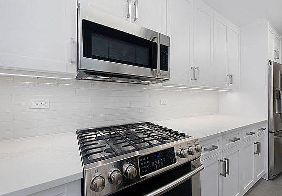 4th image of 177 E 75th St APT 10B