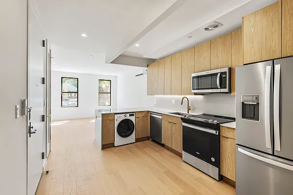 Rented by REAL New York | media 48