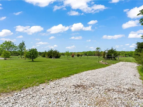 37980 W 151st St, Eudora, KS 66025