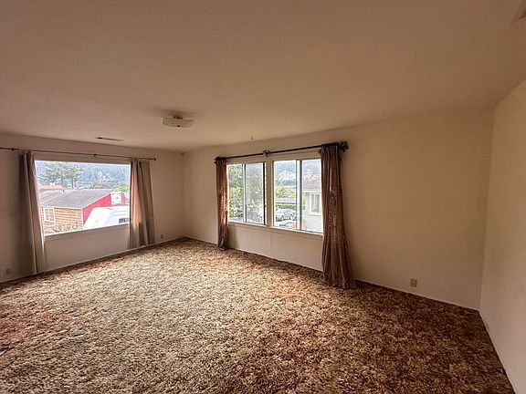 3rd image of 345 Douglas St