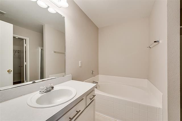 1st image of 2603 Lakefield Dr