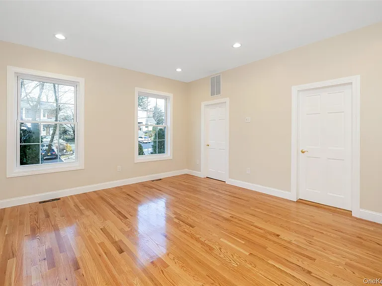 16 Grand Blvd — Photo 5