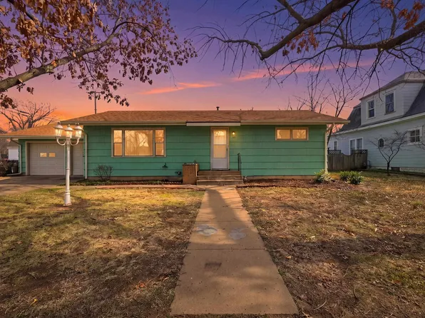 120 S Plum St, Pretty Prairie, KS 67570