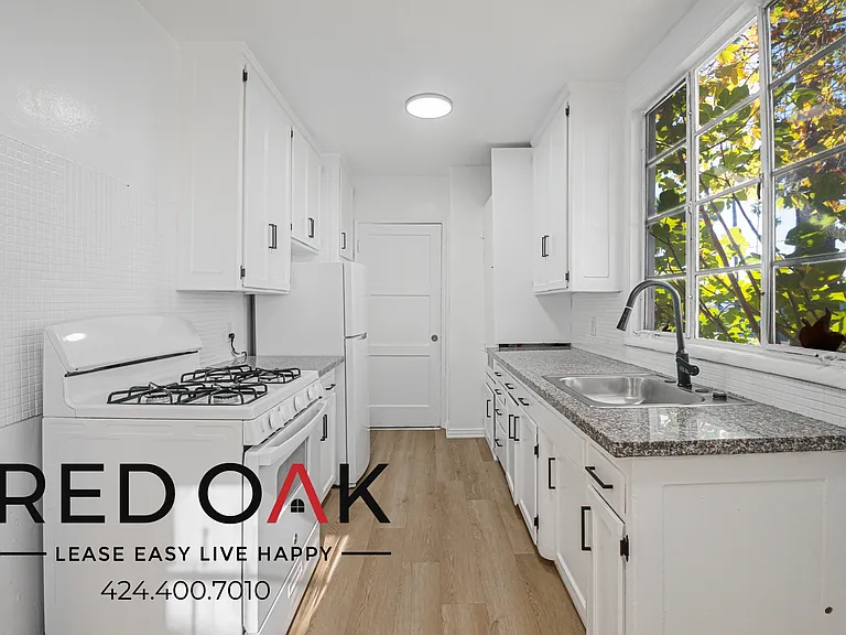 1030 Menlo Ave #17 — Photo 6
