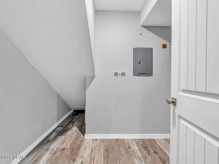 121 Hampton Dr — Photo 19