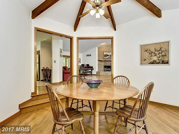 4th image of 402 Richardson Ct
