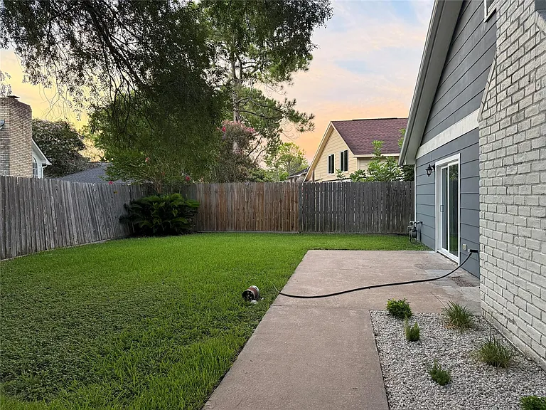 2234 Woodland Springs St — Photo 16