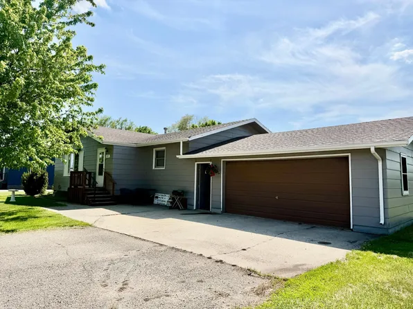 405 S 3rd St, Oakes, ND 58474