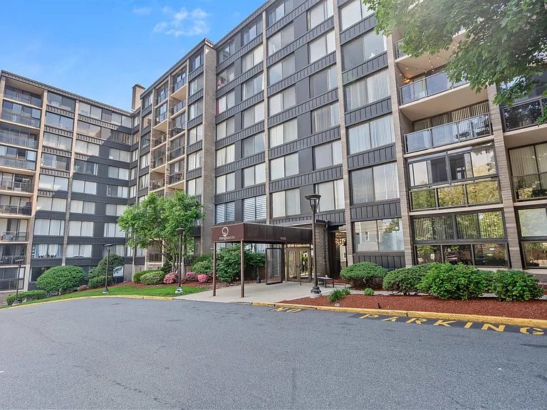 9060 Palisade Ave #706 — Photo 28