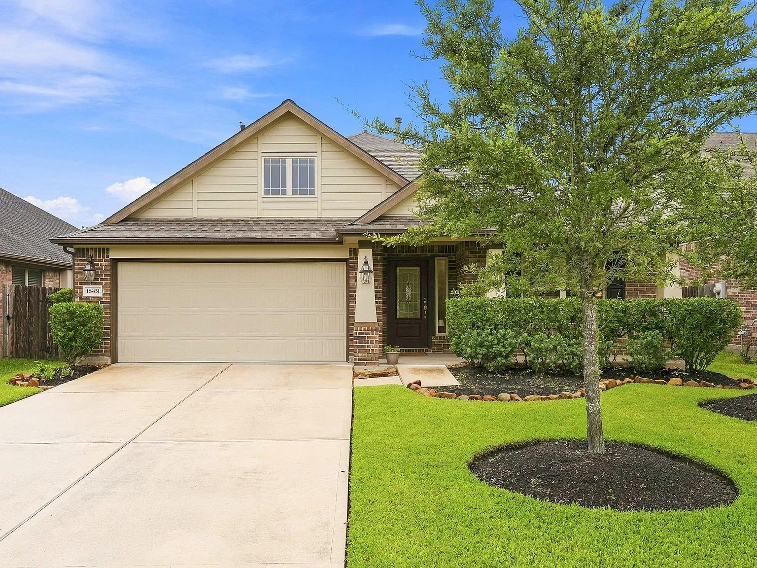 3 bed, 2.0 bath, 1901 sqft, $2,600 — Photo 1