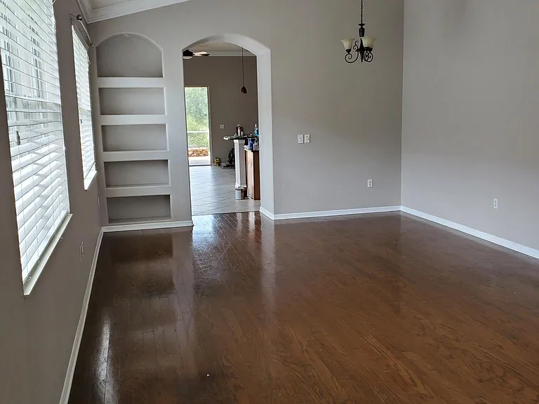 1251 Nashville Dr — Photo 2