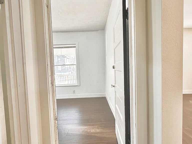 927 E Delmar St — Photo 15