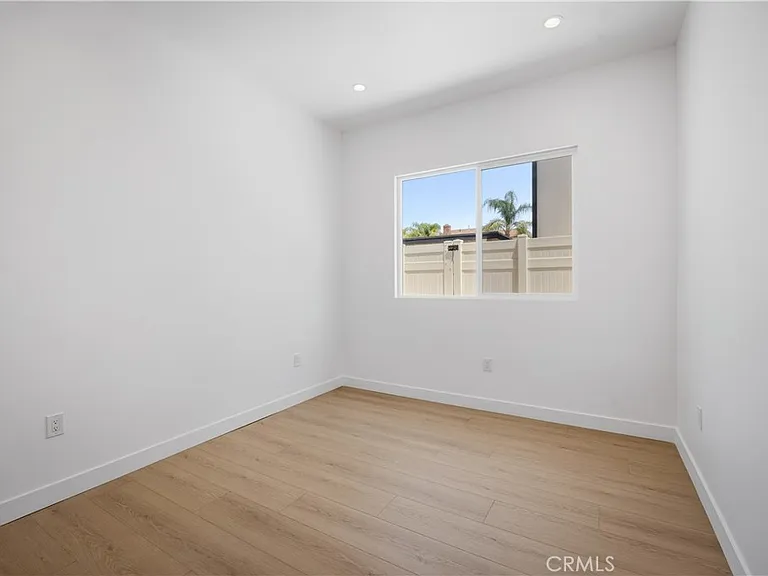 10053 Amestoy Ave — Photo 9