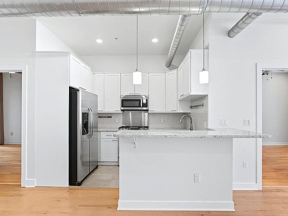 4th image of 251 Newark Ave #2C