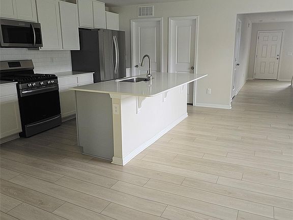 3rd image of 223 Brentwood Dr