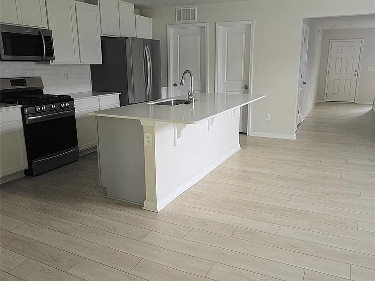 223 Brentwood Dr — Photo 3
