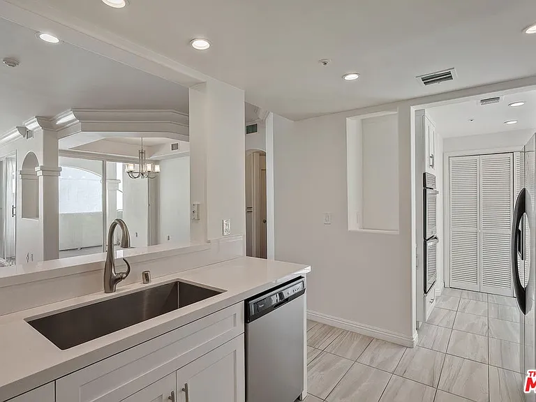 11737 Goshen Ave #302 — Photo 11