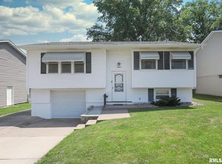 2623 N Zenith Ave, Davenport, IA 52804
