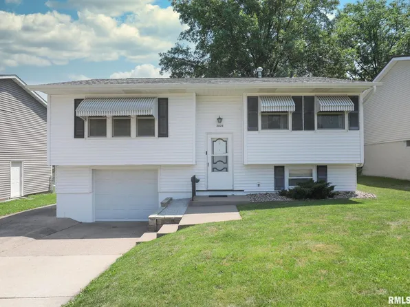2623 N Zenith Ave, Davenport, IA 52804