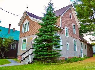 902 Calumet St, Lake Linden, MI 49945