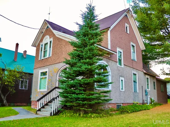 902 Calumet St, Lake Linden, MI 49945