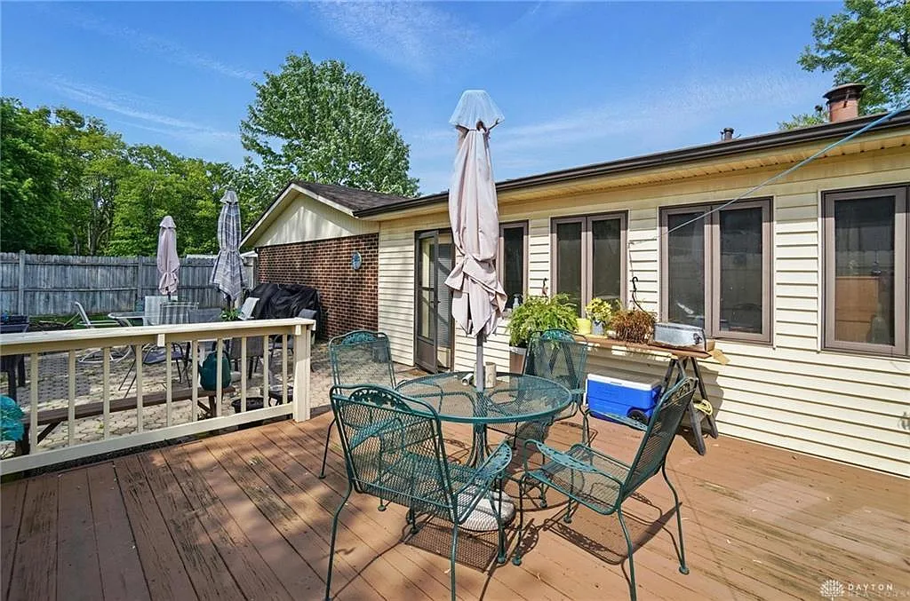 3 bed, 2.0 bath, 1612 sqft, $1,800 — Photo 4