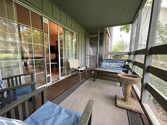 4th image of 101 Meadow Park Ln APT A
