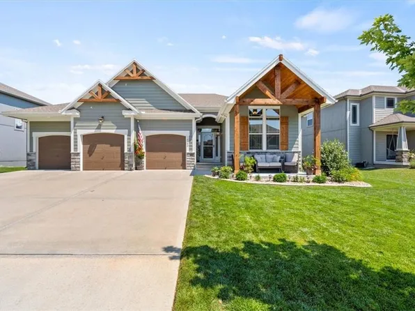 18960 W 165th St, Olathe, KS 66062