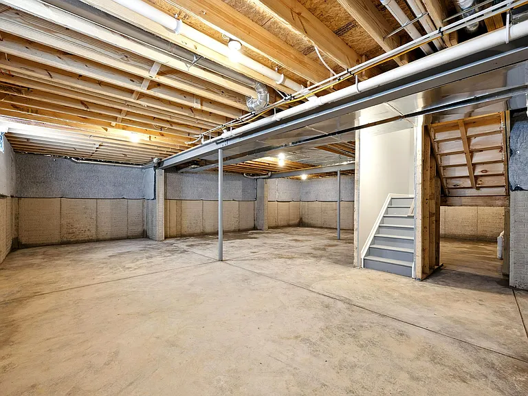 9440 Windsor Curv — Photo 48
