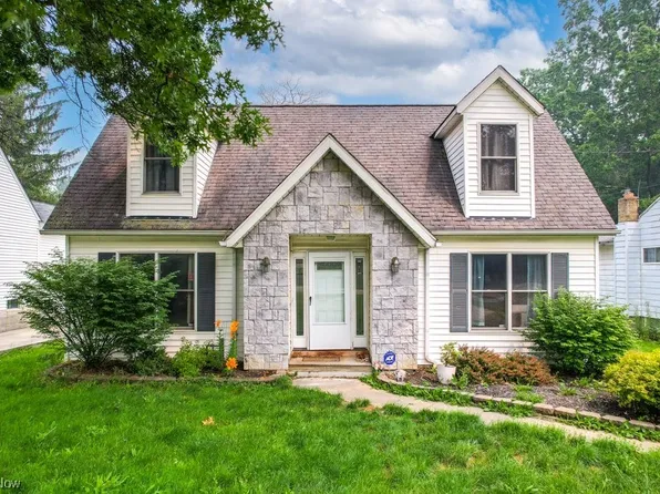 9435 N Bedford Rd, Macedonia, OH 44056