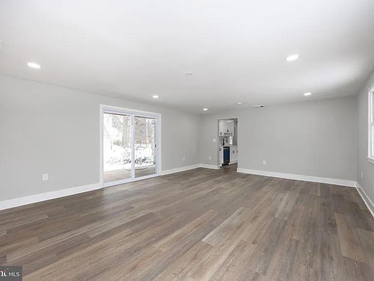 181 W 7th Ave — Photo 10