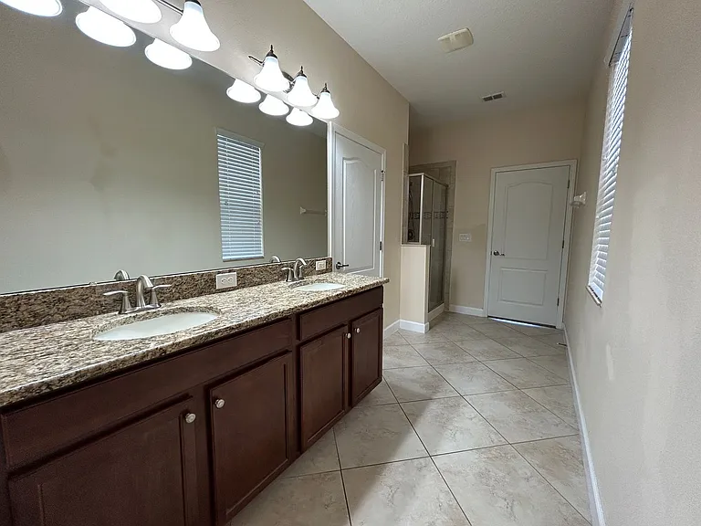 2950 Youngford St — Photo 9